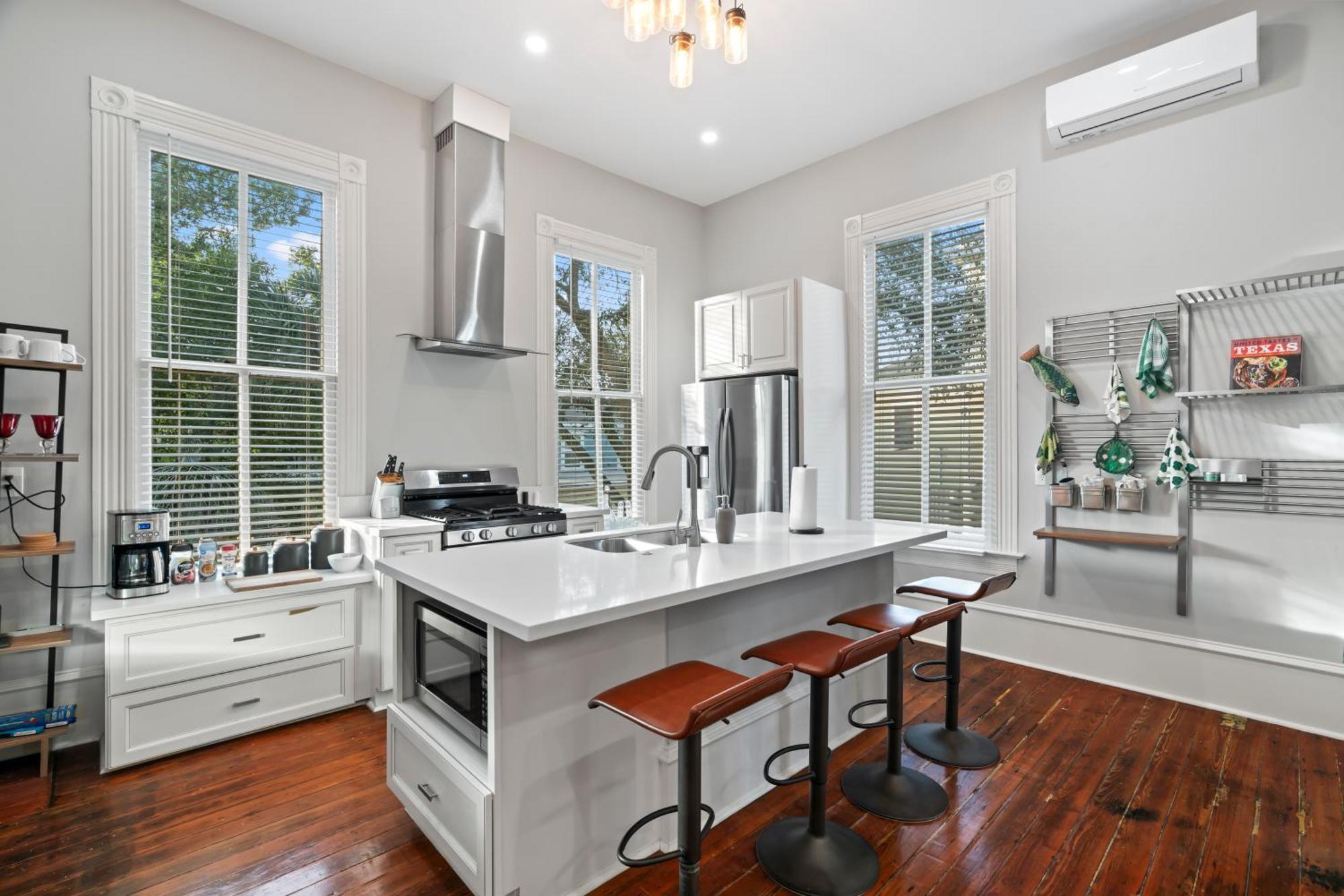 Historic Galveston Family Beach Home With 3 King Beds Eksteriør bilde