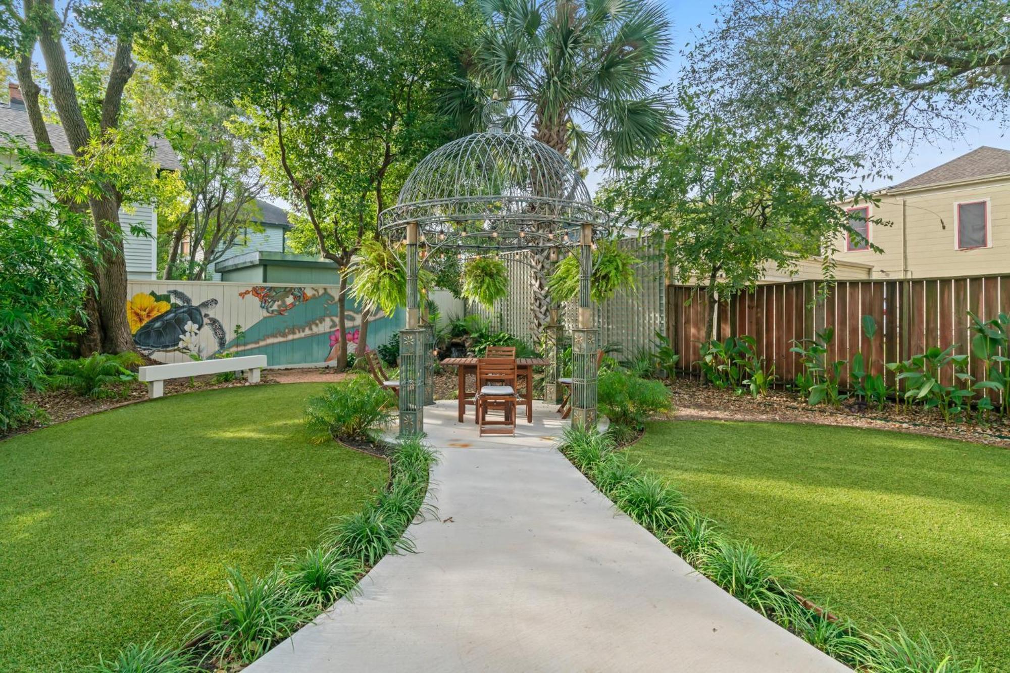 Historic Galveston Family Beach Home With 3 King Beds Eksteriør bilde